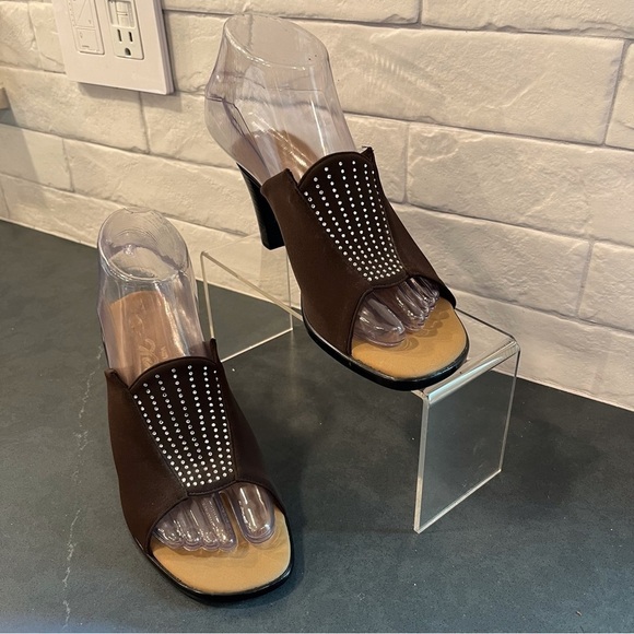 Onex sz 6 brown stretchy mules with crystal bling design - Picture 5 of 16